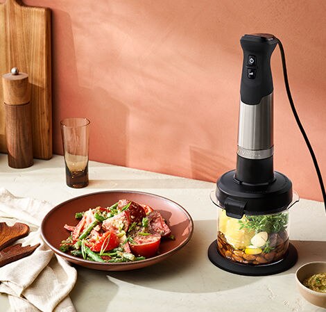 /content/vitamix/us/en_us/recipes/late-summer-salad-with-almond-oregano-pesto.html