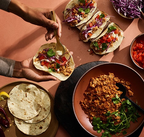 /content/vitamix/ca/en_us/recipes/spicy-cauliflower-and-walnut-chorizo-tacos.html
