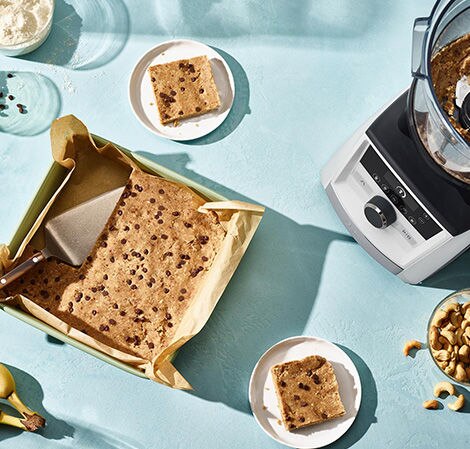 /content/vitamix/ca/en_us/recipes/no-bake-cashew-date-banana-blondies.html