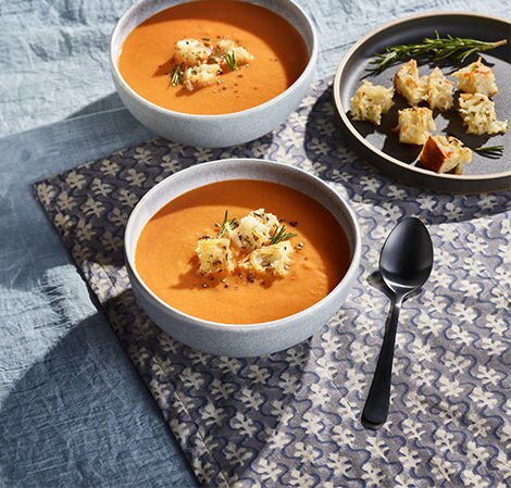 /content/vitamix/us/en_us/recipes/tuscan-tomato-white-bean-soup.html
