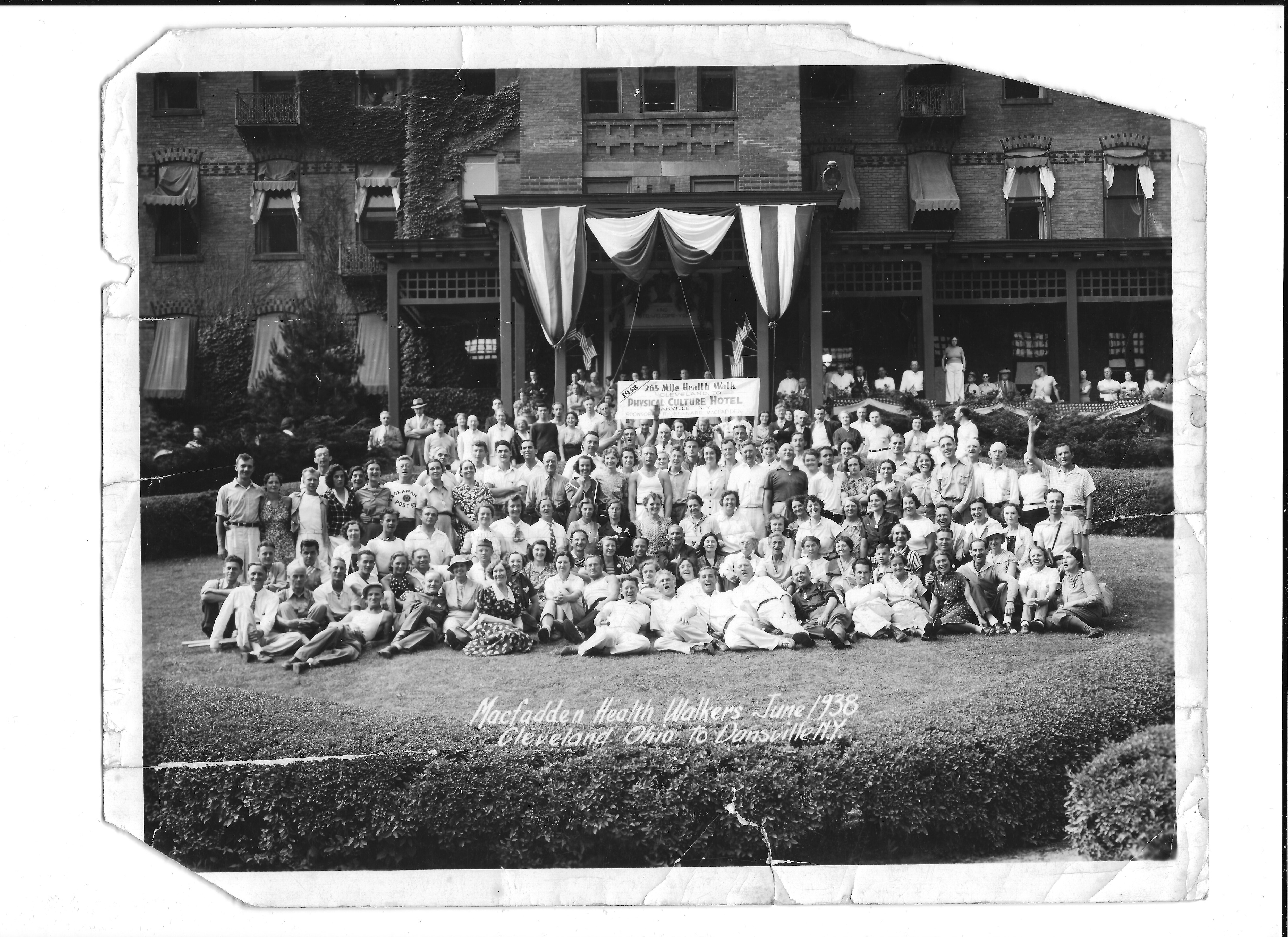 mile run group photo