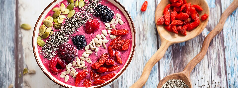 /content/vitamix/mx/en_us/articles/5-healthy-delicious-smoothie-toppings-to-always-have-in-reach.html
