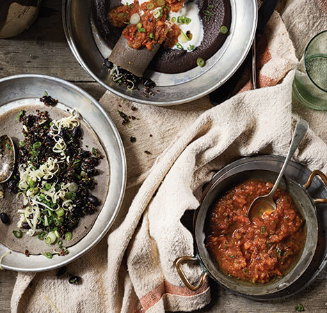 Salsa consistante aux tomates fumées BlackBeanMasaCrepes.jpg