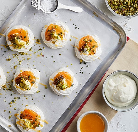 Caramelized Orange Pavlova with Blood Orange Curd Caramelised-Orange-Pavlova-with-blood-orange-curd-and-pistachio-470x449.jpg