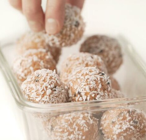/content/vitamix/ca/en_us/recipes/cashew-energy-balls.html