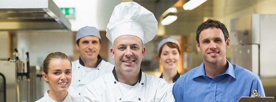 choosing-the-right-restaurant-uniforms-main.jpg	