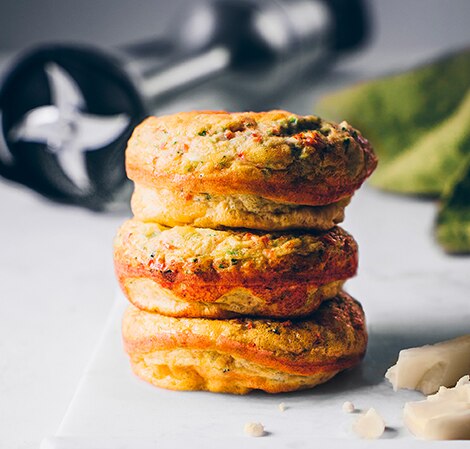 /content/vitamix/ca/en_us/recipes/zucchini-tomato-and-asiago-egg-bites.html