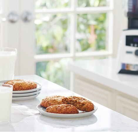 /content/vitamix/us/en_us/recipes/oatmeal-raisin-cookies.html
