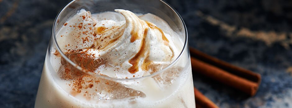 /content/vitamix/ca/en_us/articles/spice-up-fall-with-easy-seasonal-cocktail-ideas.html