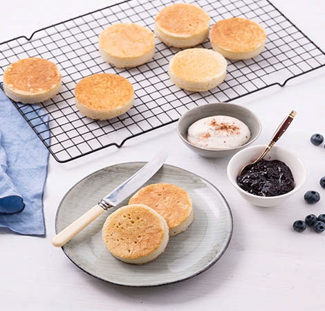 Vanilla Crumpets with Cinnamon Cream Recipe